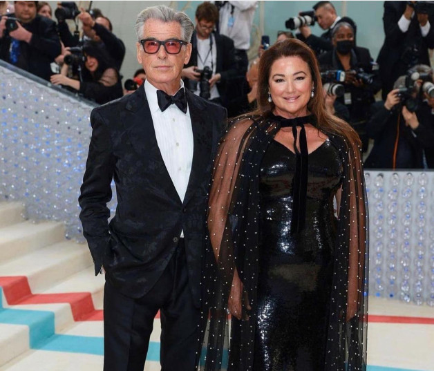 Pierce Brosnan y Keely Shaye en la Met Gala