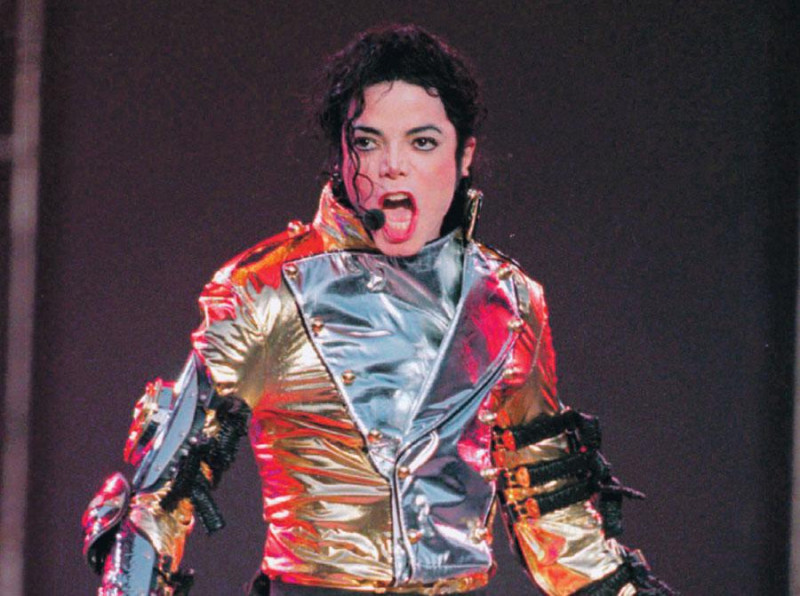 El astro Michael Jackson en imagen del 31 de mayo de 1997 en su gira “HIStory Tour Part II”. AP
