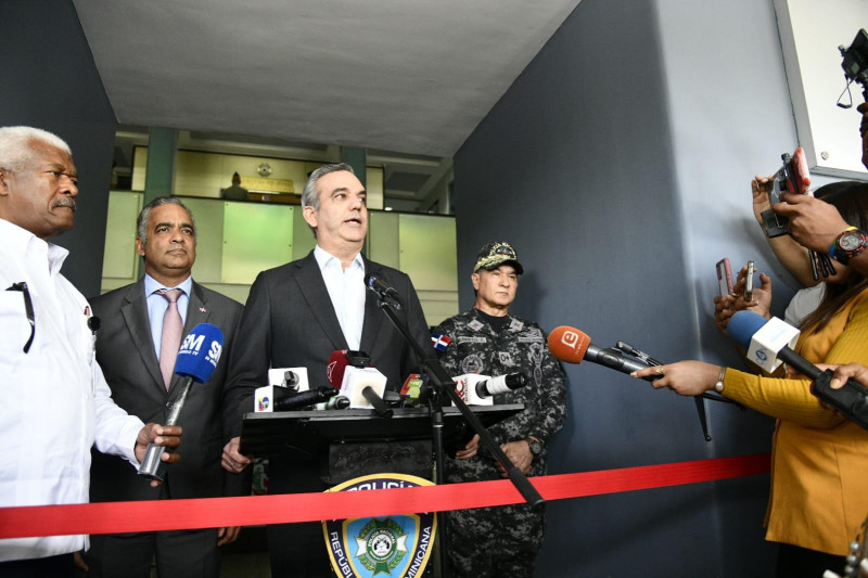 Presidente Abinader encabeza reunión sobre seguridad ciudadana con alto mando policial.