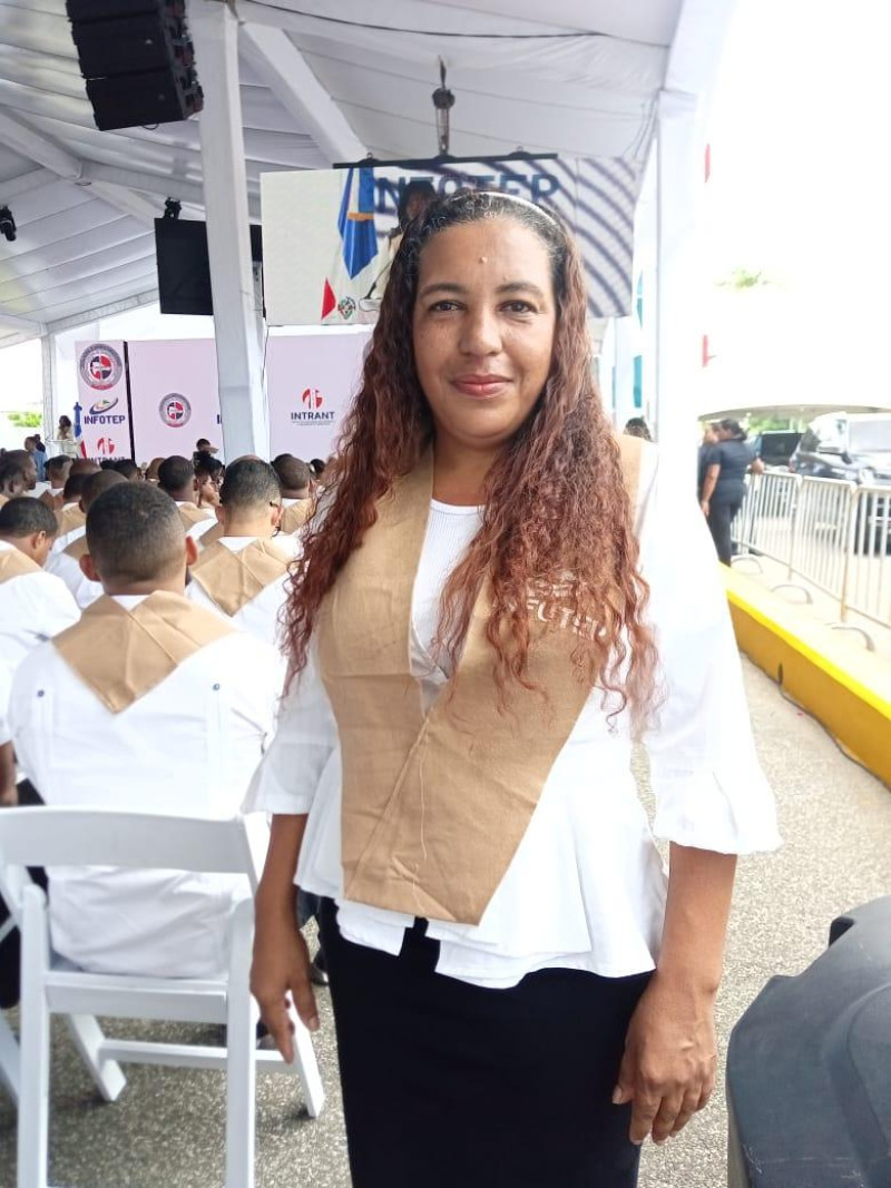 Giselle Pujols mujer graduada de chofer de vehículos pesados