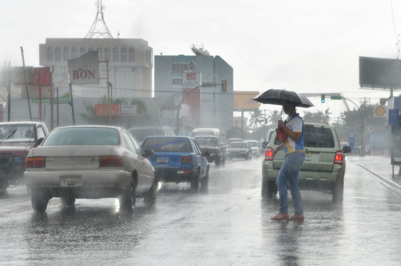 Clima. En las últimas horas se han registrado en amplias zonas del país intensas lluvias debido a una onda tropical.
