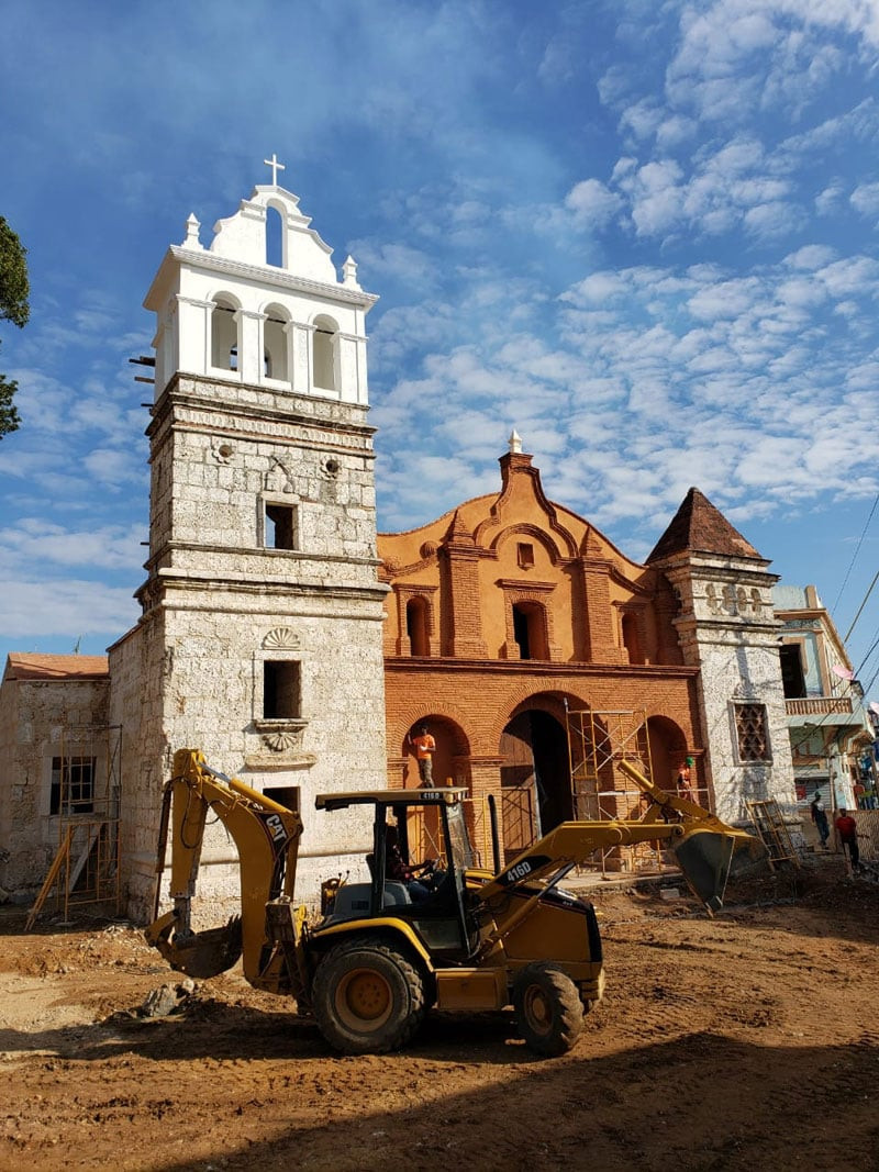 Templo. Los trabajos de rescate y restauración de la iglesia de Santa Bárbara siguen a un ritmo sin interrupciones. Los equipos integrados a esta misión trabajan con mucho esmero durante el proceso, mientras la OISOE supervisa continuamente la obra.