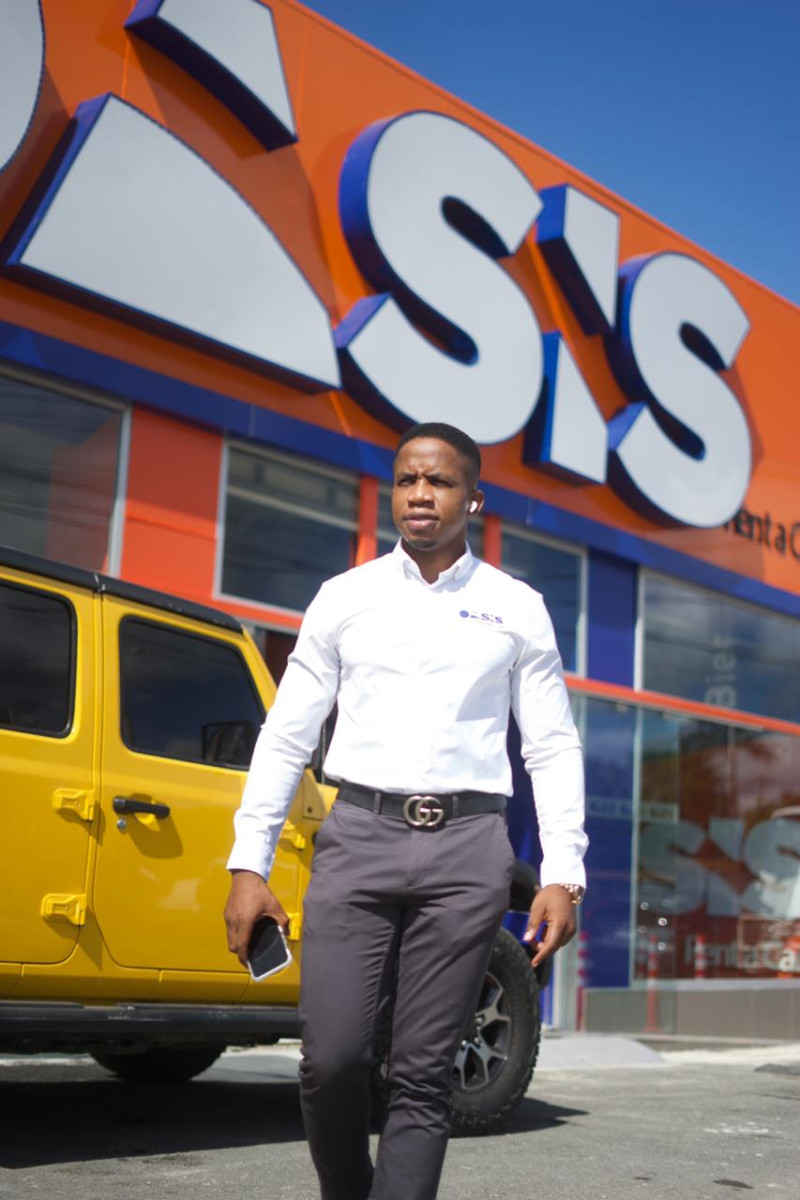 El propietario de la empresa Oasis Rent a Car pronto hará su debut en