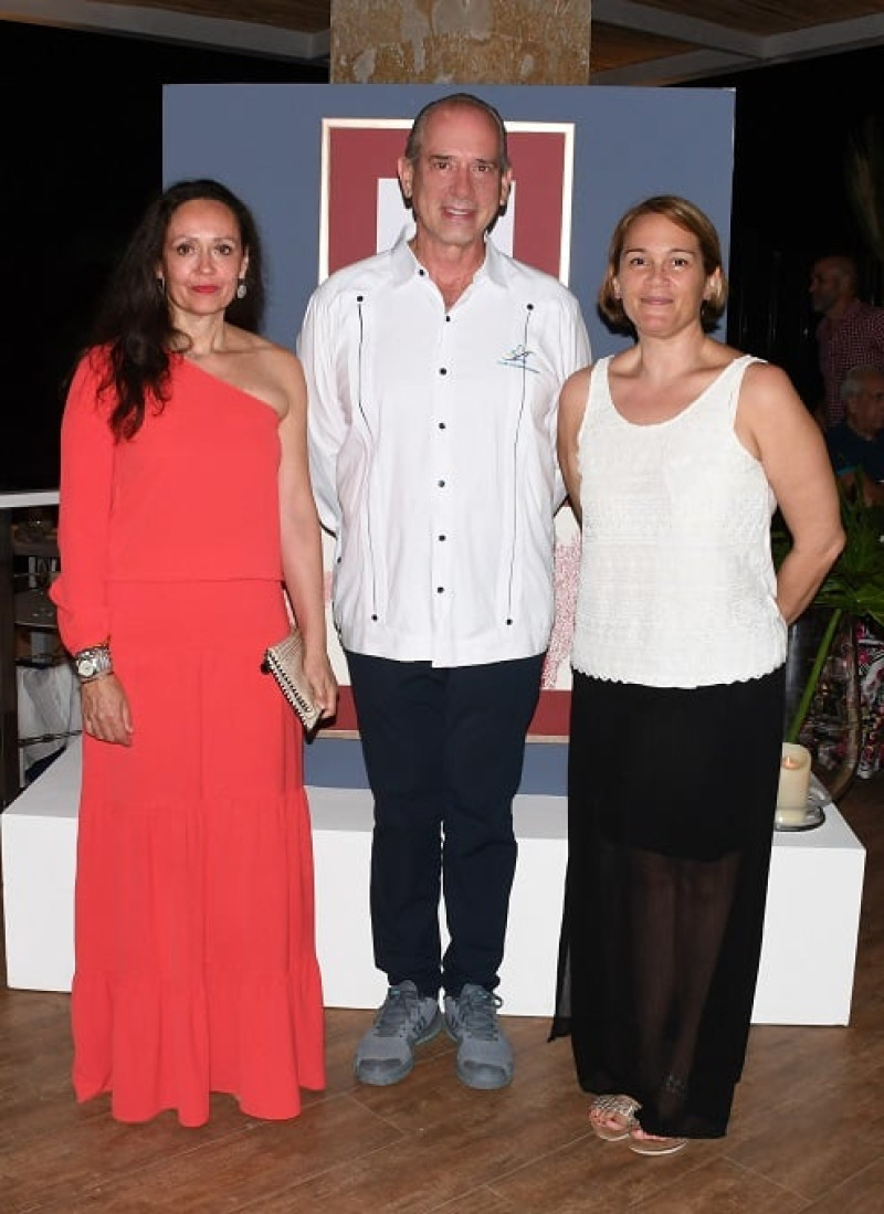 Sandra Barrera, Peter Flook y Roxana Segura