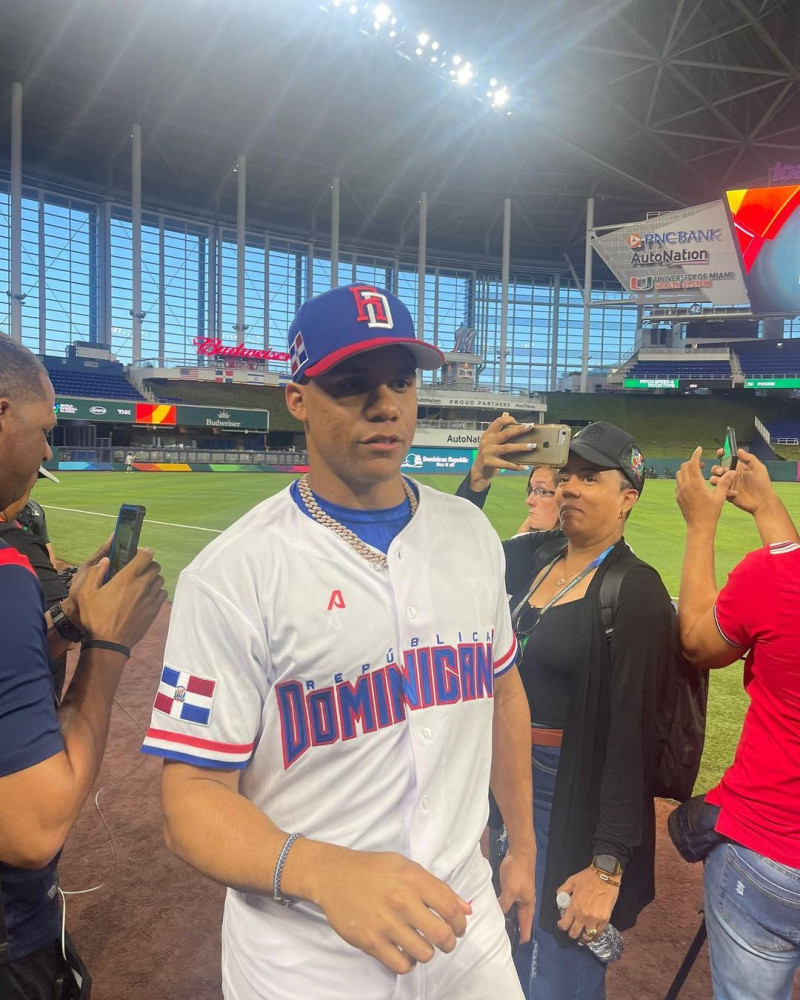 Juan Soto finalmente se une al equipo dominicano en el que sería su primer entrenamiento para el Clásico Mundial de Béisbol. Foto: Instagram / FEDOBE