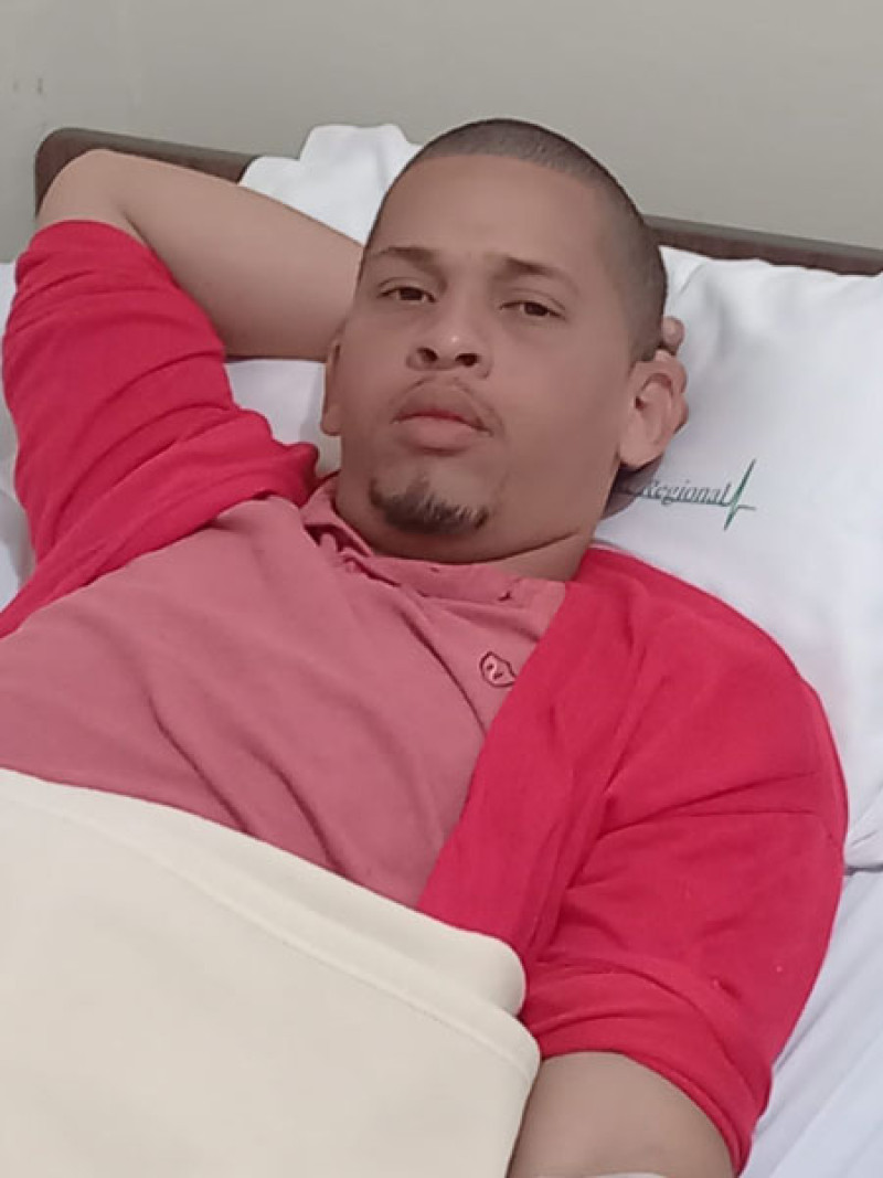Este es Natanael Gómez, en su cama del centro clínico donde está recluido en Baní. / José Dicén