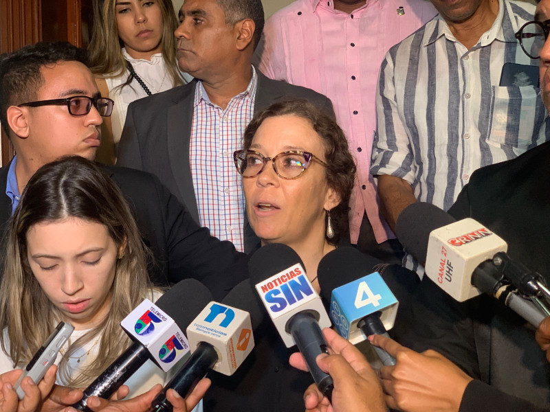 Dilia Leticia Jorge Mera habla con periodistas luego de sentencia que condena a Fausto Miguel
