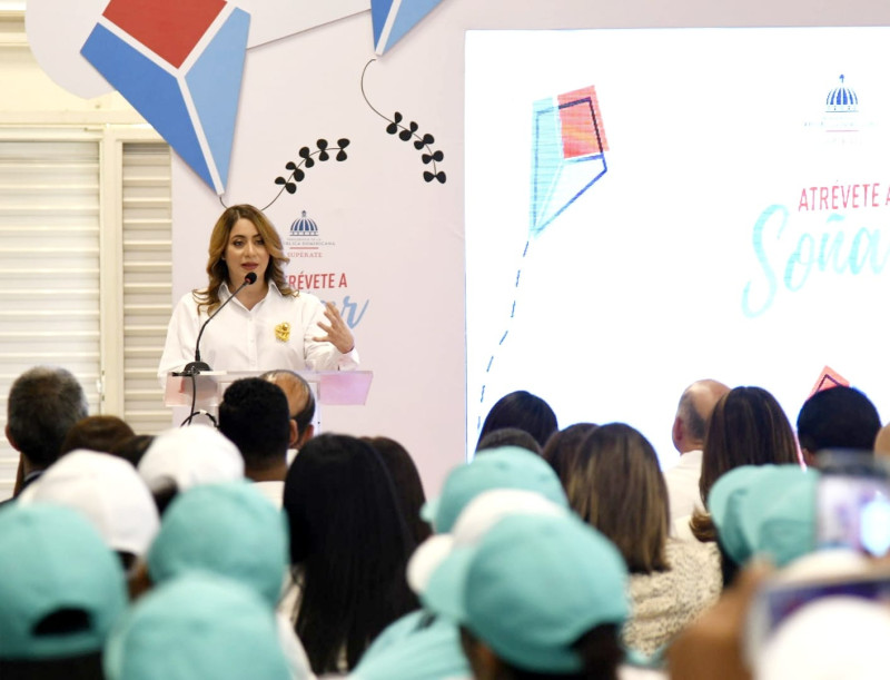 La directora de Supérate, Gloria Reyes durante actividad de iniciativa “Atrévete a Soñar”