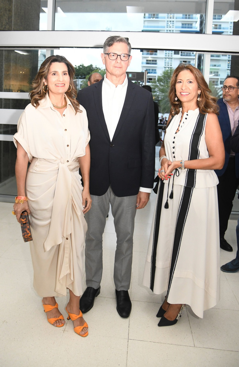Ga Caro de Hach, Pedro Hach -hijo- y Sarah Rizek.