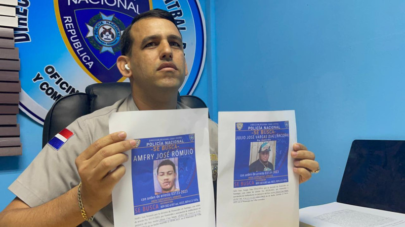 Vocero de la Policía de Santiago muestra el rostro de los supuesto malhechores