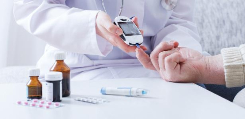 La promoción de medicamentos contra enfermedades, como  diabetes e hipertensión, son cada vez más frecuentes en las redes sociales