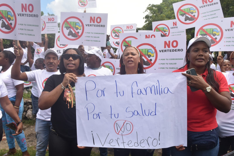 Comunitarios de Pedro Brand protestan por instalación de relleno sanitario