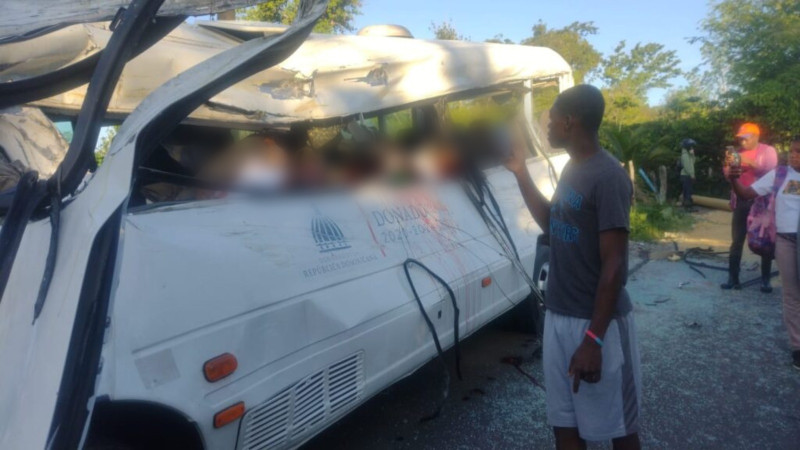 El accidente en el kilómetro 12 de la carretera Hato Mayor- Sabana de la Mar ha dejado varios fallecidos.