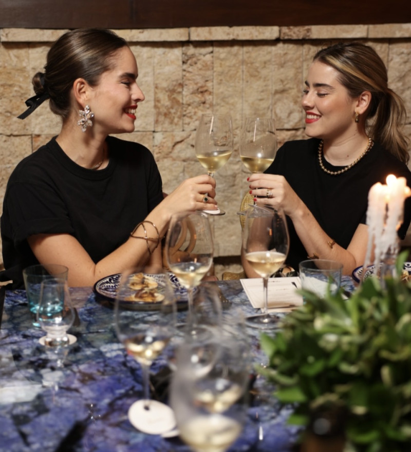 Mónika Leschhörn e Isabella Bonnelly.