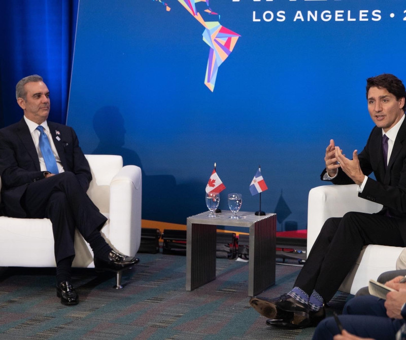 El presidente Luis Abinader y el primer ministro de Canadá,Justin Trudeau, durante la pasada IX Cumbre de Las Américas, celebrada en en Los Ángeles, California.