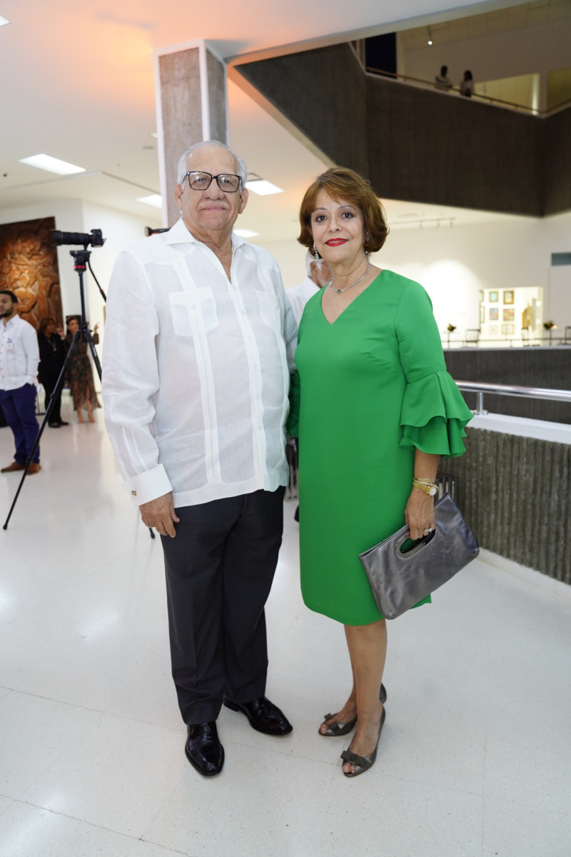 Ernesto Izquierdo y Evelyn de Izquierdo.