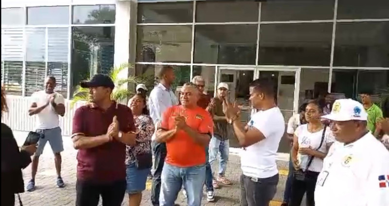 Protestan por paro de operaciones del Teleférico Puerto Plata
