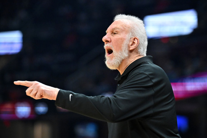 Gregg Popovich seguirá durante otros cinco años como el entrenador de los Spurs.