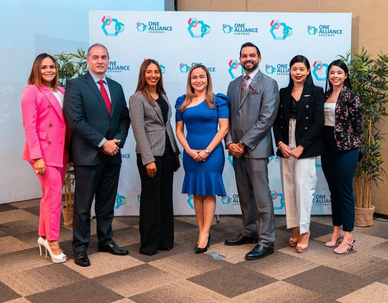 Franchesca Taveras, Domingo Guzmán, Paola Henríquez, Stephanie Peña, Willys Colón Henríquez, Erika Aguasanta y Perla Hernández.