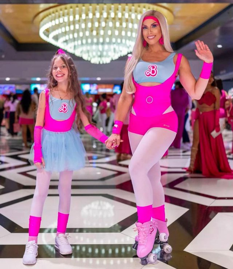 La influencer Haidy Cruz y su hija también se contagiaron de la moda Barbie.