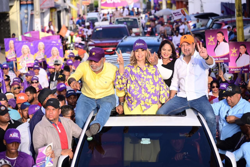El candidato presidencial del PLD, Abel Martínez, en el recorrido que hizo en Bonao el sábado 22 de julio de 2023.