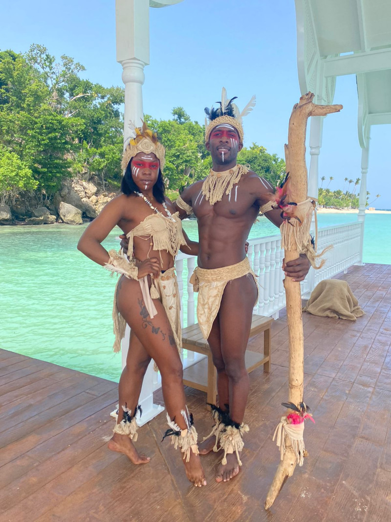 Cayo Levantado Resort recibe a sus visitantes con una danza africana.