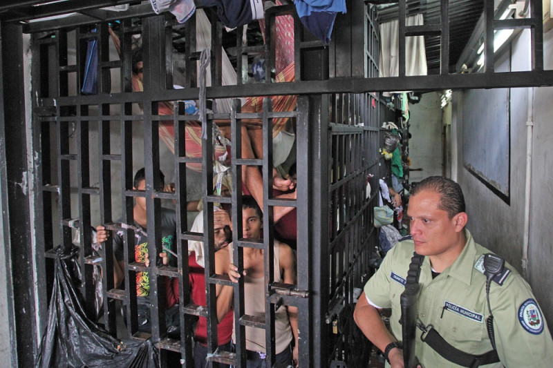 Personas privadas de libertad, conviven en estado de hacinamiento en los calabozos de la Policía de Chacao. Caracas, 27-01-2016 (RAUL ROMERO / EL NACIONAL)