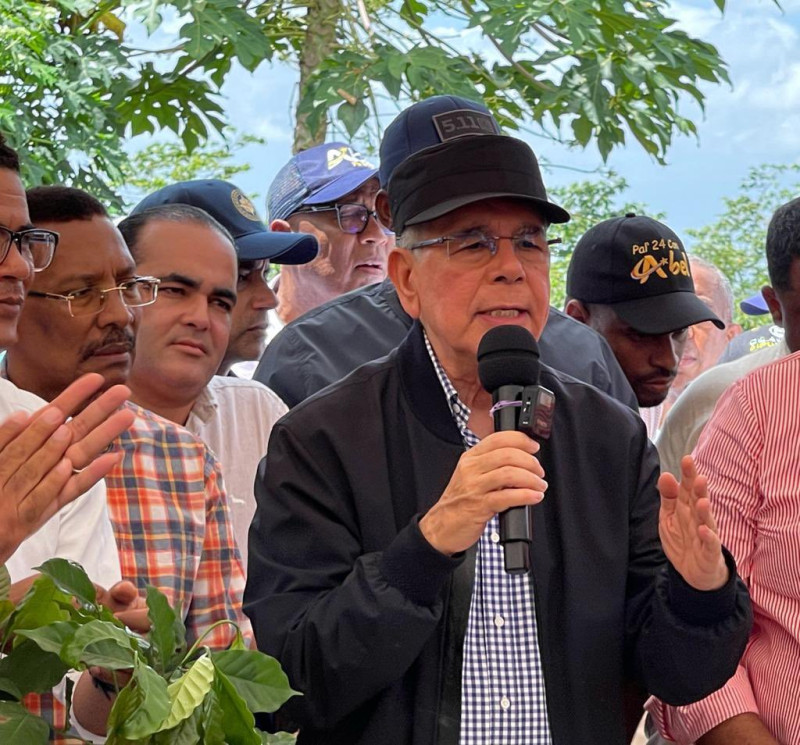 El expresidente Danilo Medina al hablar ante productores agropecuarios en la actividad de este domingo.